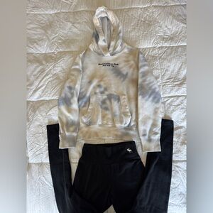 Abercrombie and Fitch sweatshirt and black legging 9/10